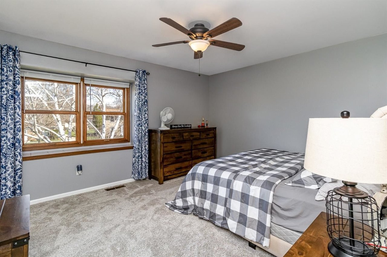 618-622 N Shelby Pl, Hobart, IN