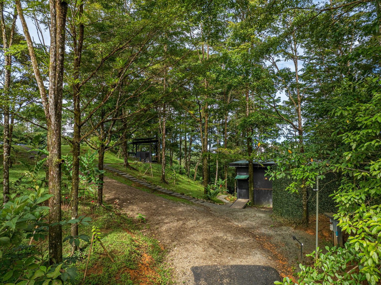 La Sombra Villas, Where Nature Meets Comfort in Tinamates!