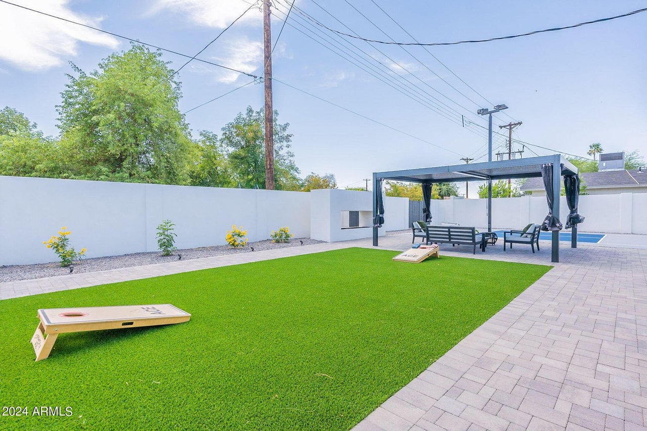 3016 N 84TH Place