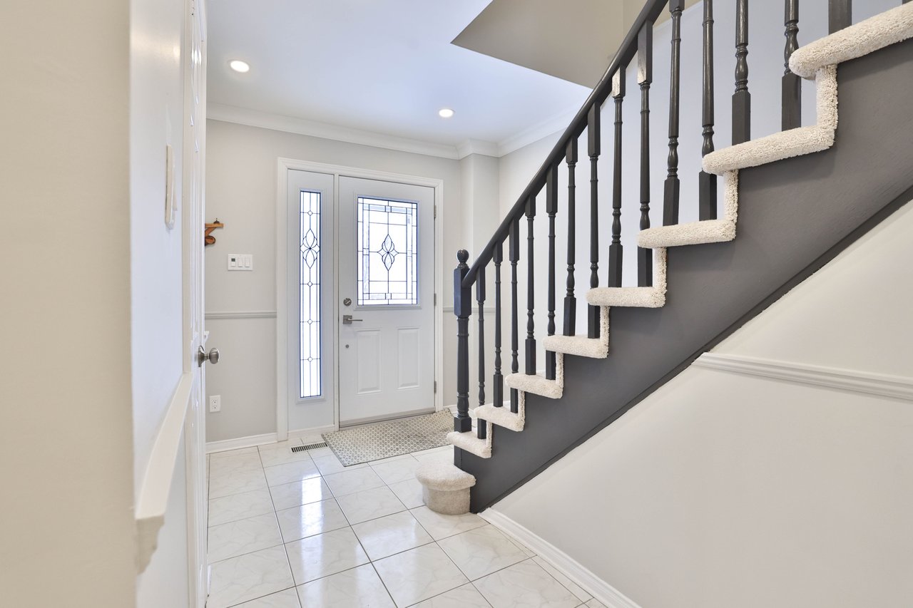 5255 Lakeshore Road 7