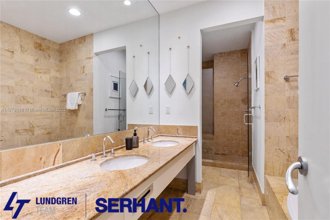 1395 Brickell Ave #3404