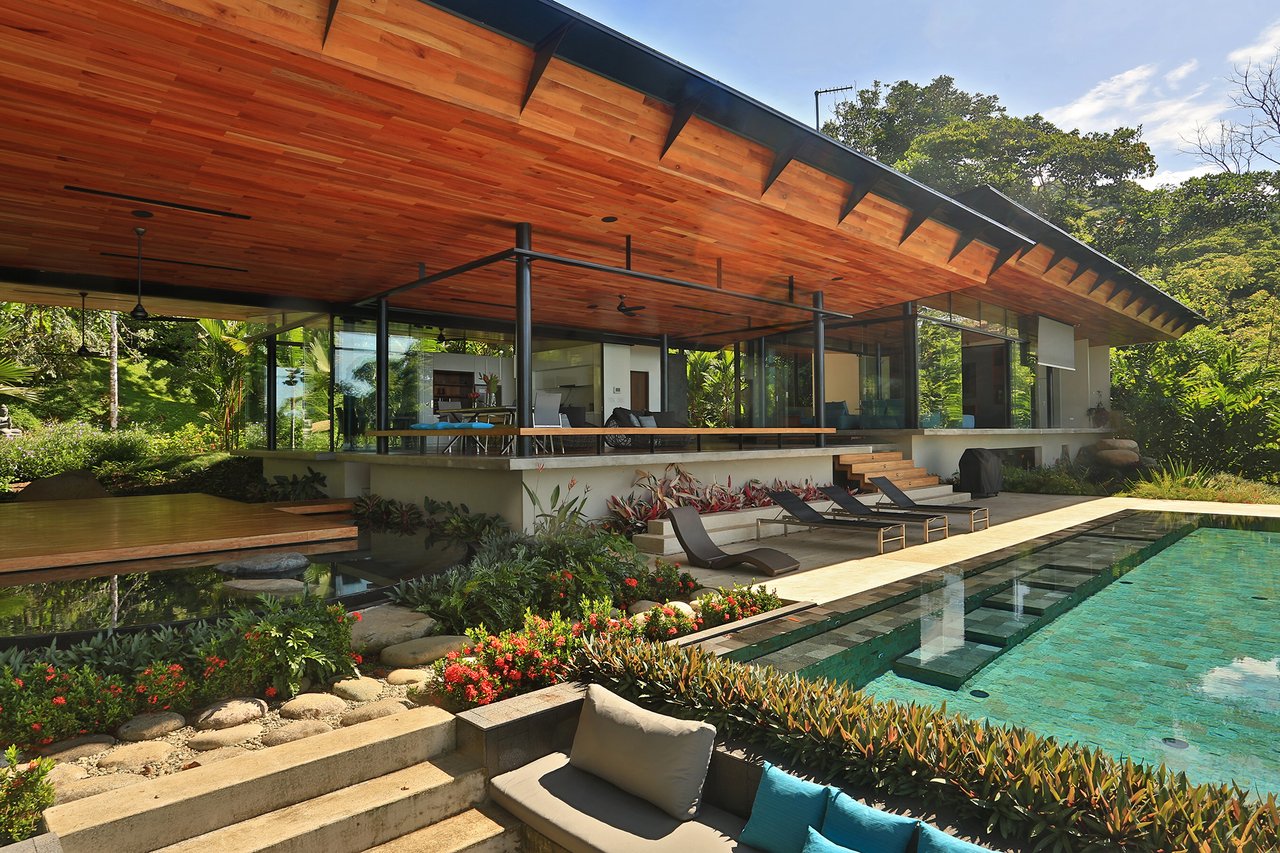 Casa Sanctuary ·  Luxury Jungle Villa · Whale Tail View
