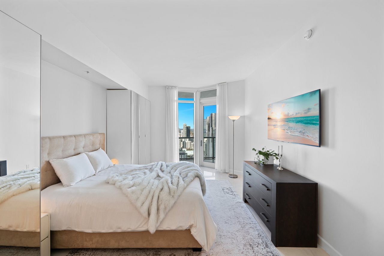 Quantum on the Bay Penthouse 4902