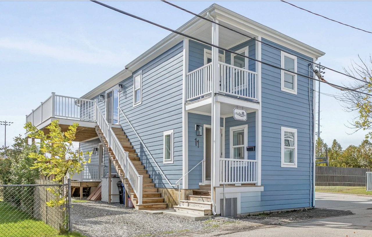 First Floor Apartment Near the Cliff Walk and More