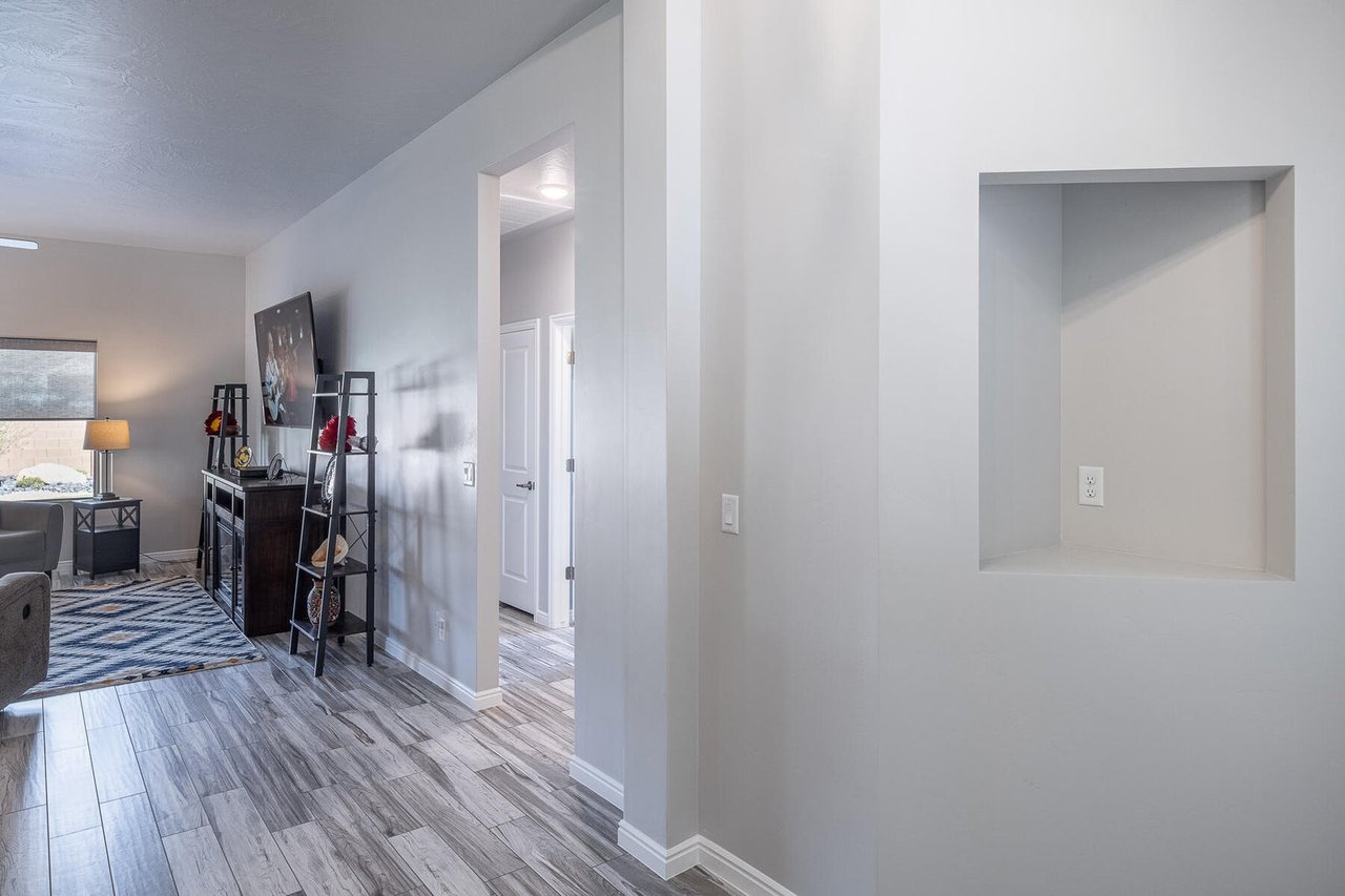 804 N Sandy Talus Dr