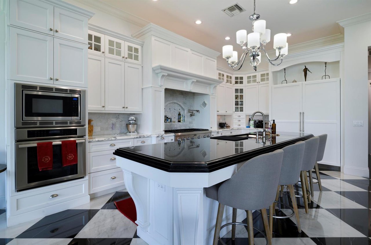 1950 Portage Landing N