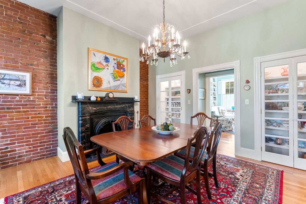 2 Wallace Ct