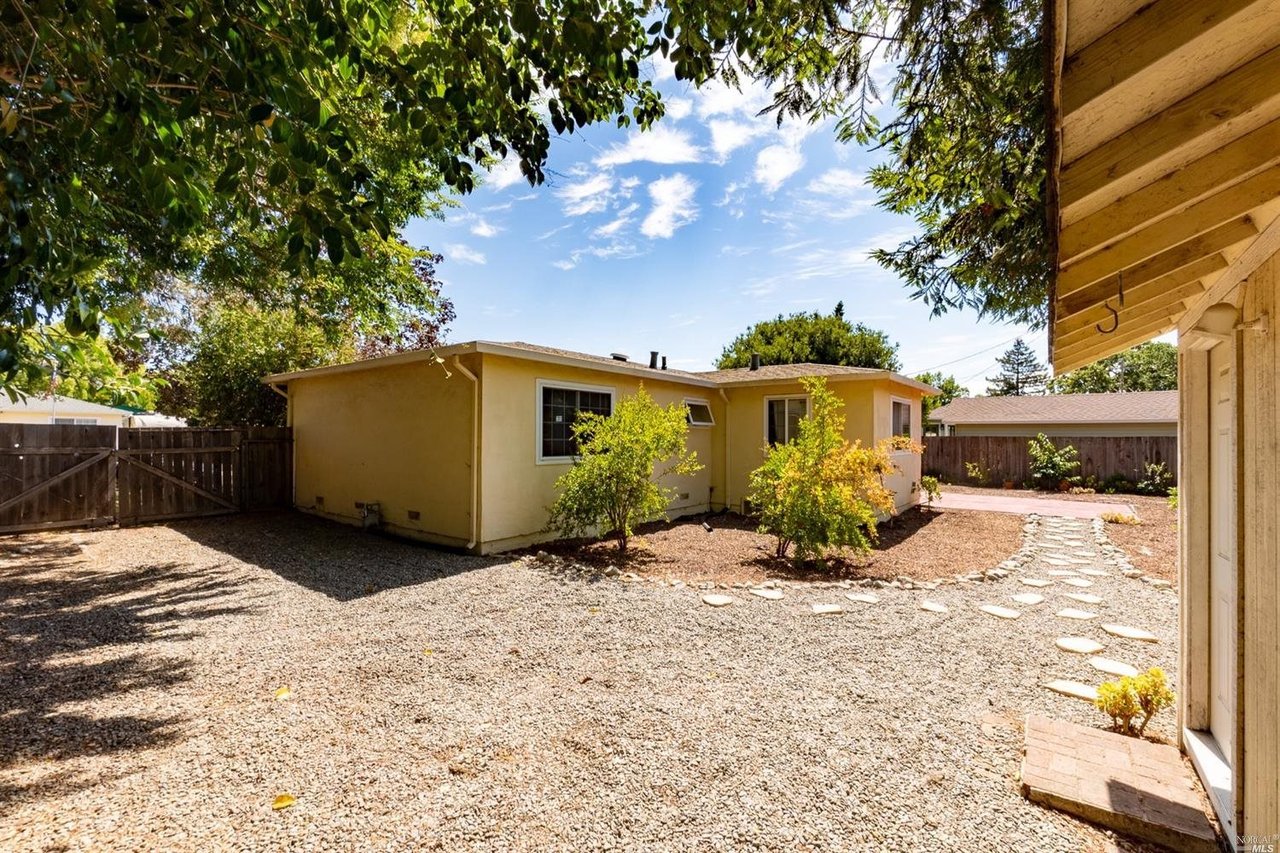 6 Boulevard Ct