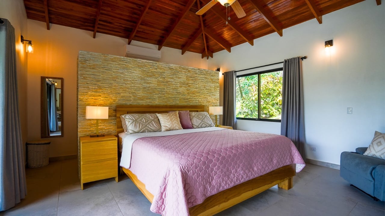 Stunning 2-Bedroom, 2-Bathroom Home with Pool on a Spacious Lot in Ojochal – Calle Papagayo