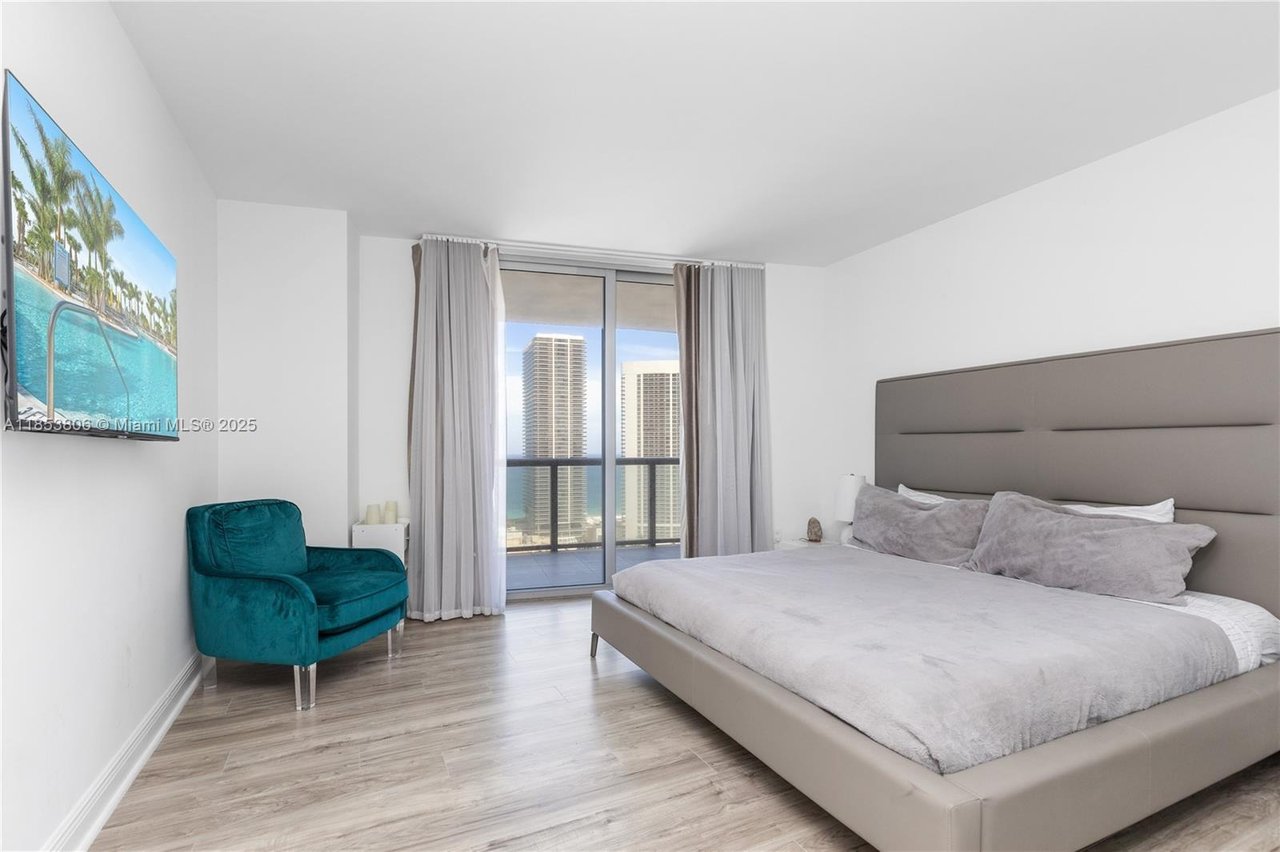 2600 E Hallandale Beach Blvd #2702