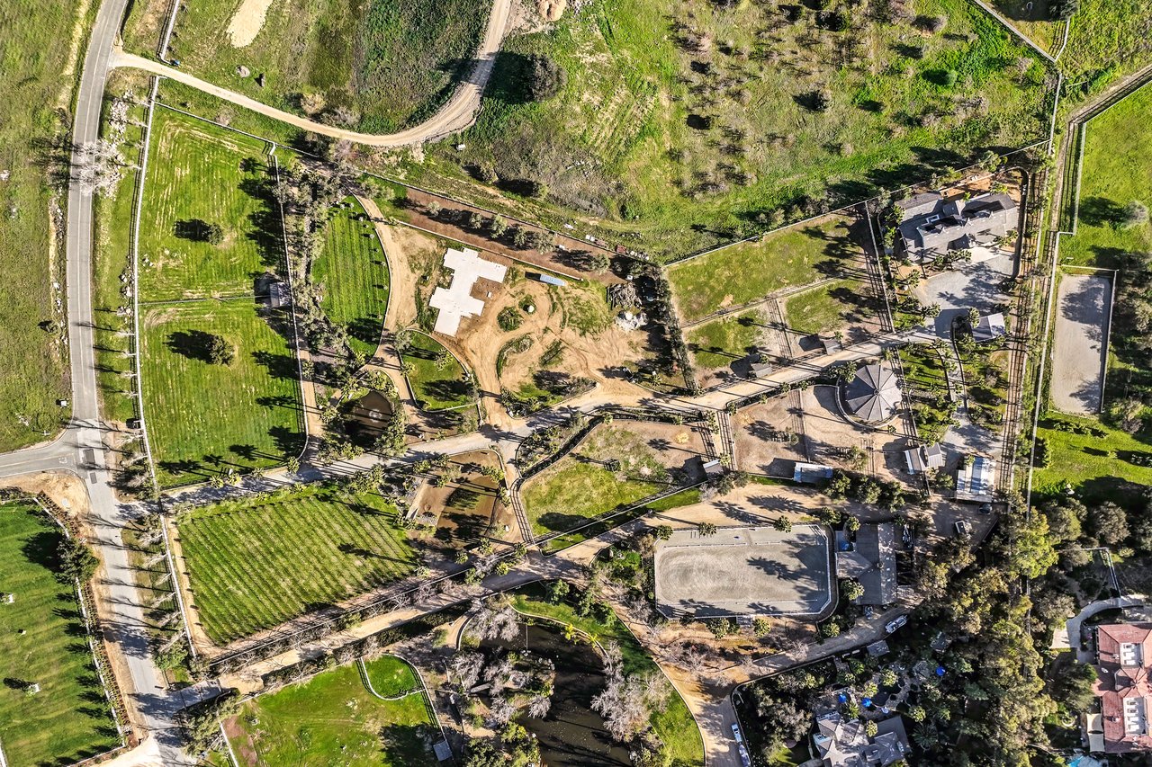 40801 Avenida La Cresta