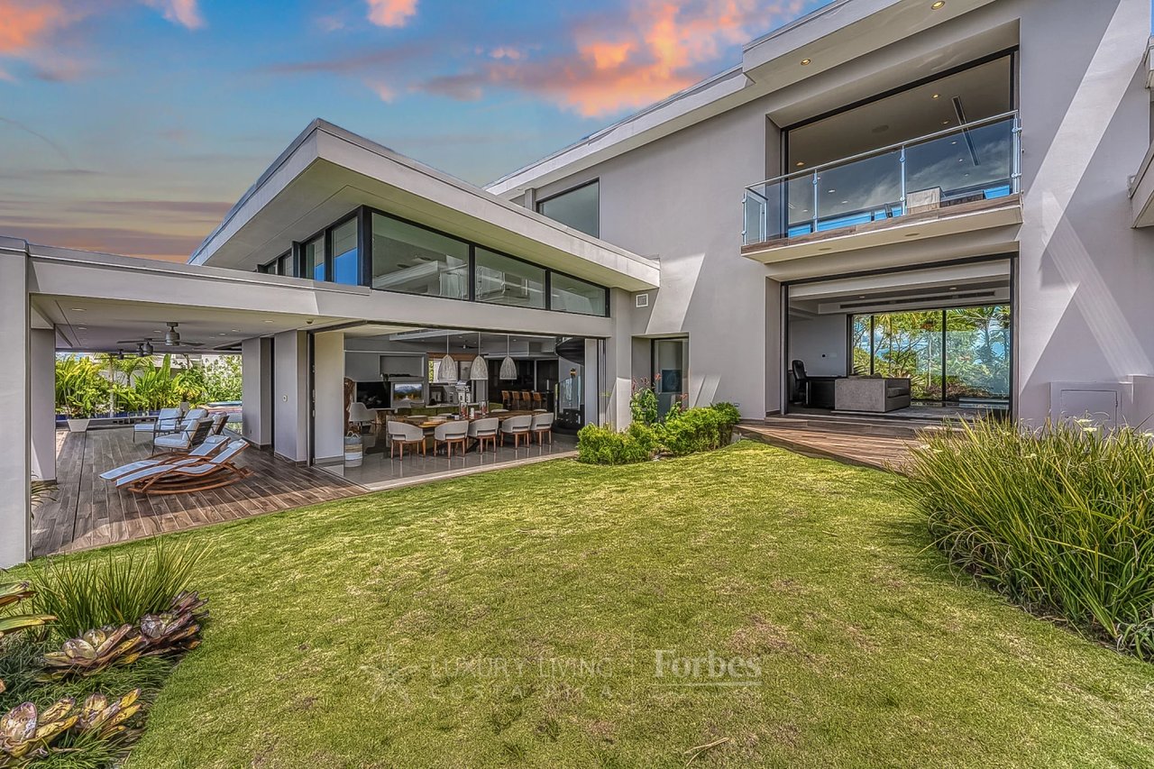 6575 - Dominical Contemporary Mansion