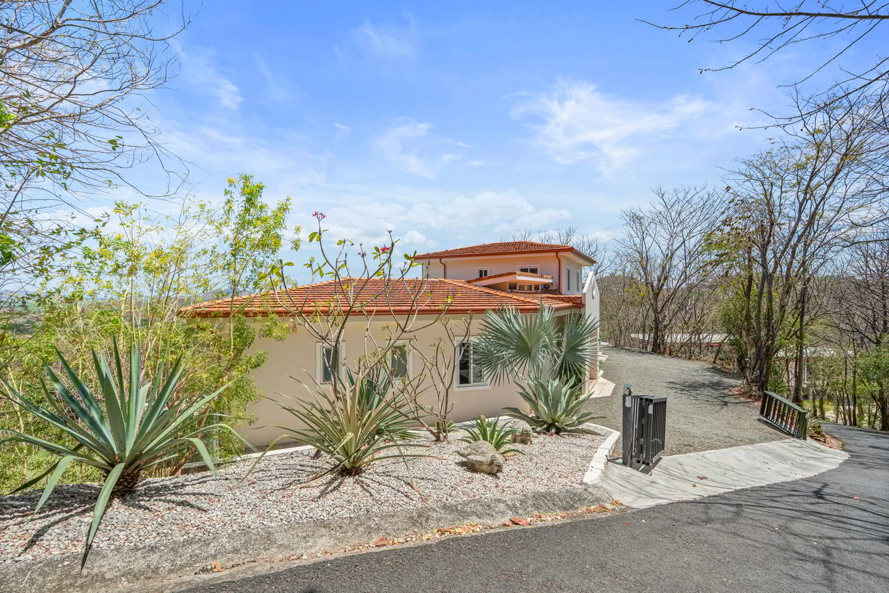 Casa Por Fin | 4-Bedroom Ocean-View Home in Gated Community, just 10 minutes from Tamarindo!