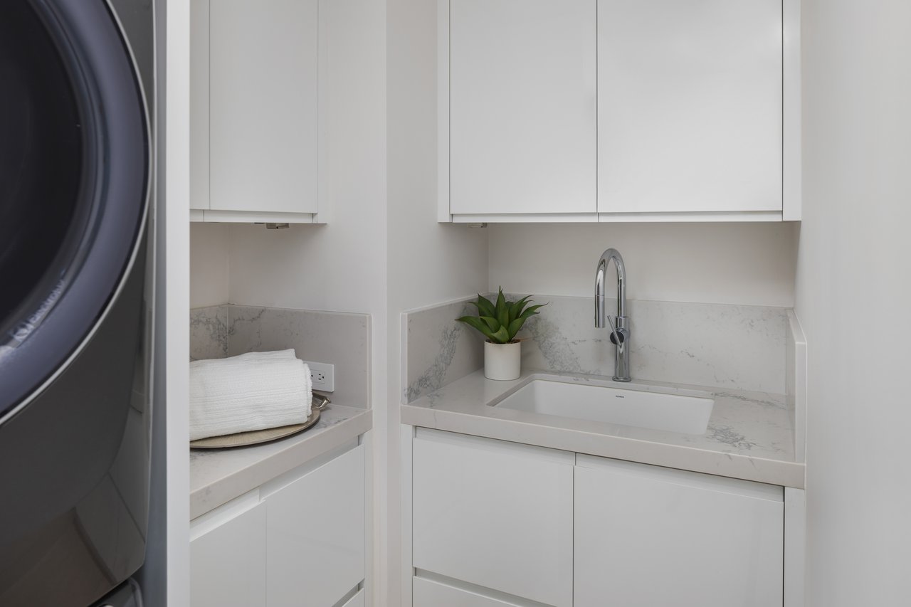 6587 N PALMERAIE Boulevard, 1050