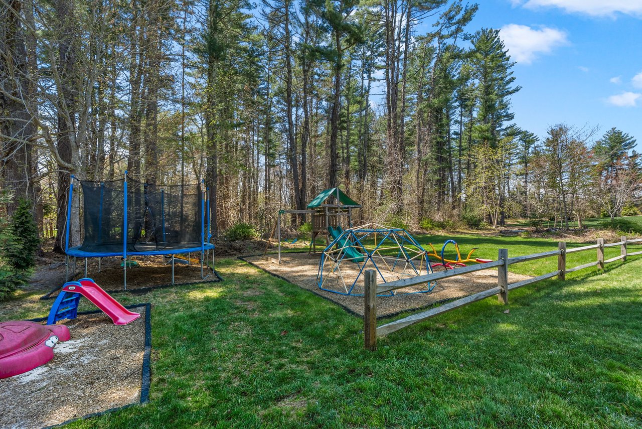 11 Lisa Ln Pembroke, MA 02359
