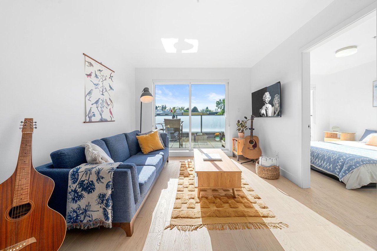 516 3456 COMMERCIAL STREET Unit: 516