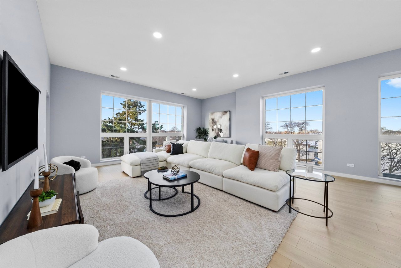 5830 N Lincoln Ave Chicago, IL 60659