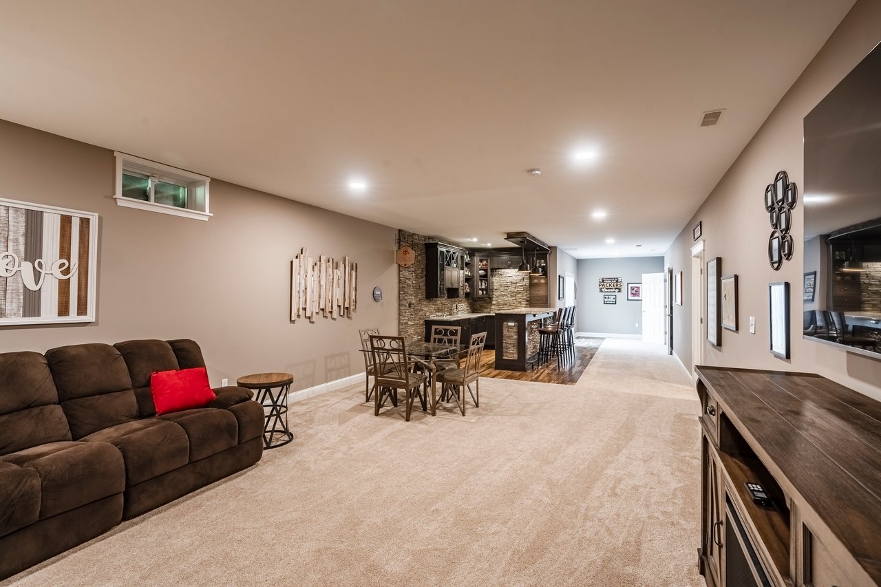 3700 Winthrop Way