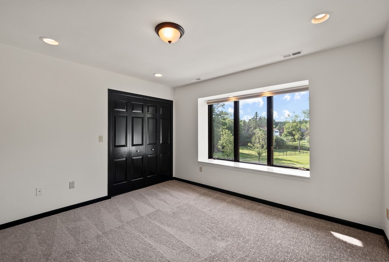 260 Woodwind Dr, Bloomfield Hills