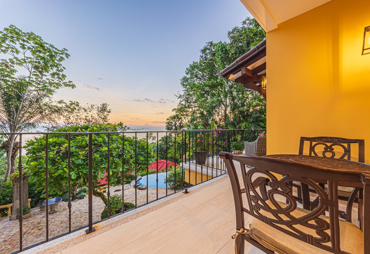 Nido Escondido, Playa Dominical