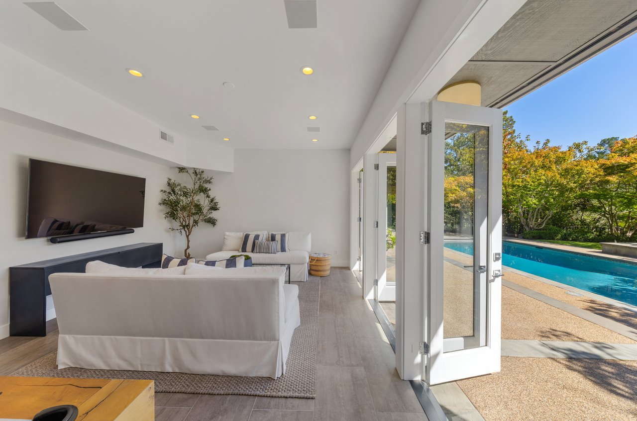 Private, Modern Compound in Premier Ross Location