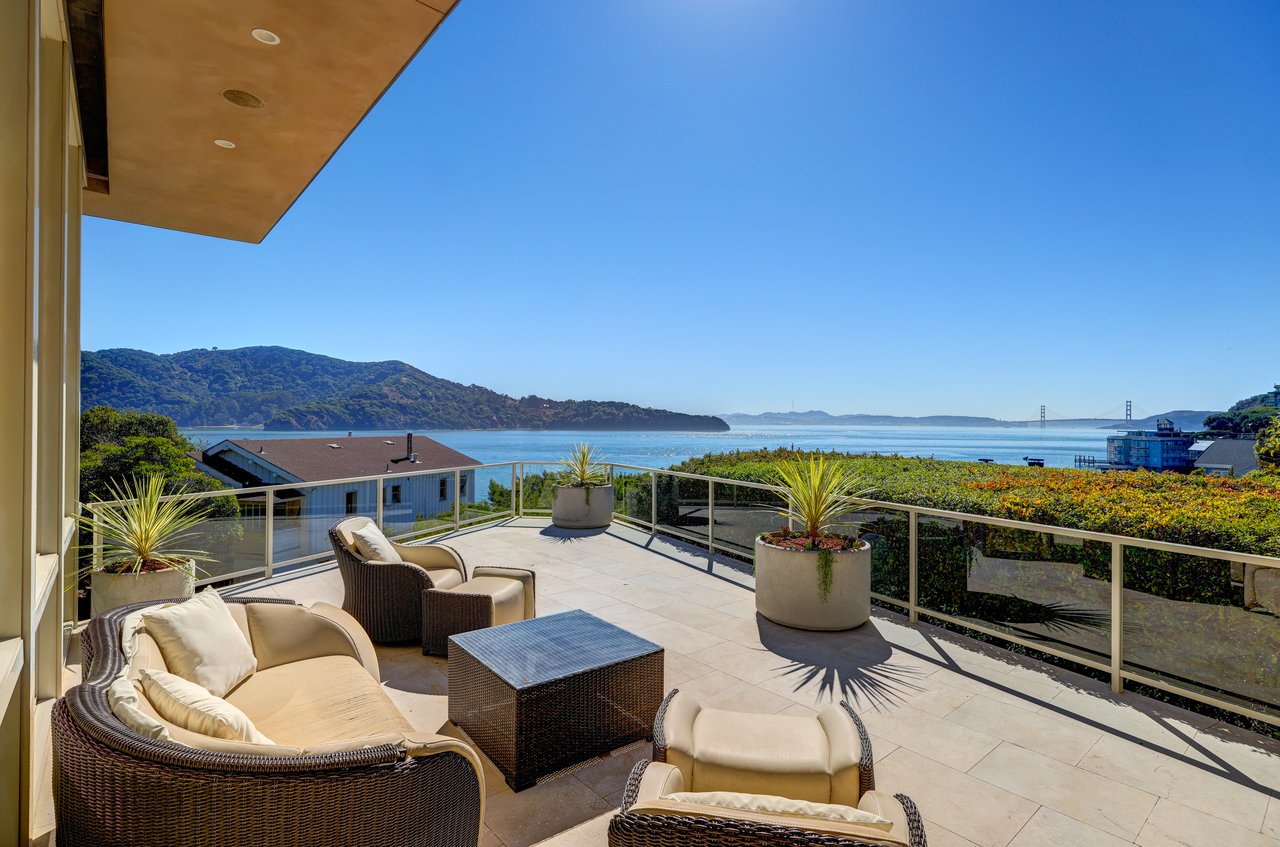 Dramatic Contemporary Architecture and Golden Gate Bridge Views