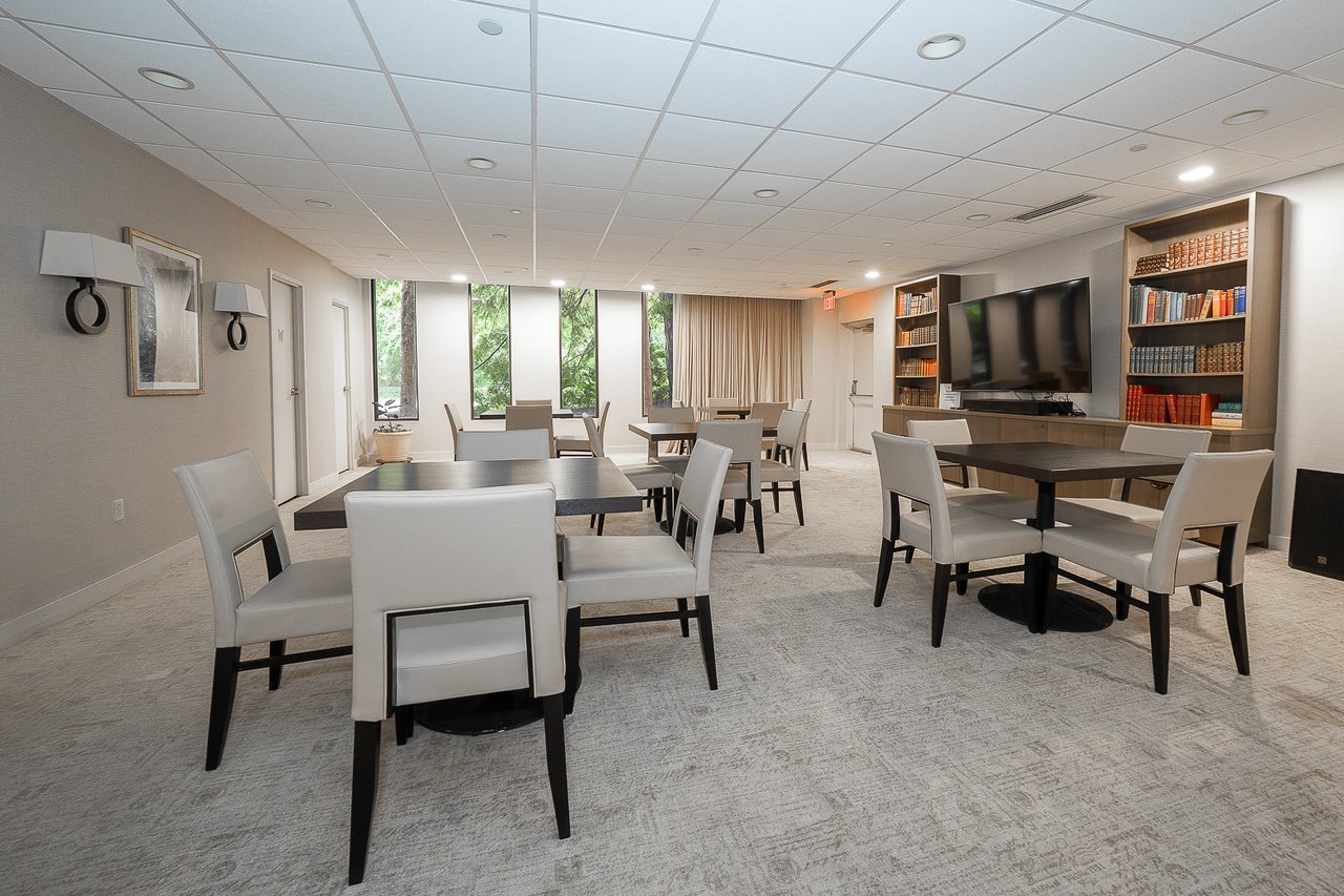 Price Improvement!!! Fab 3 bed 2.5 bath Main Line Condo