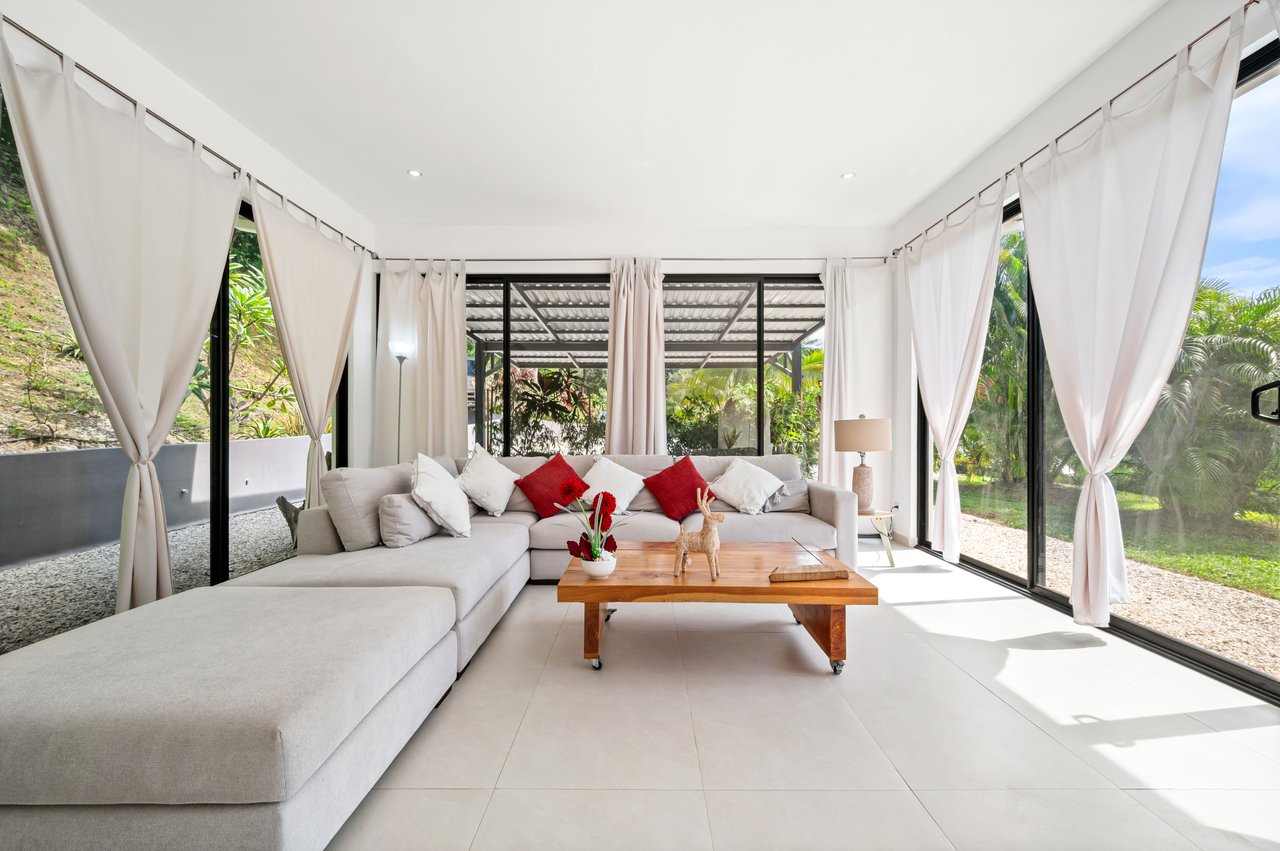 Mimi Lodge | Luxurious Mountain Retreat on 1.5 Acres Just 20 Minutes from Tamarindo