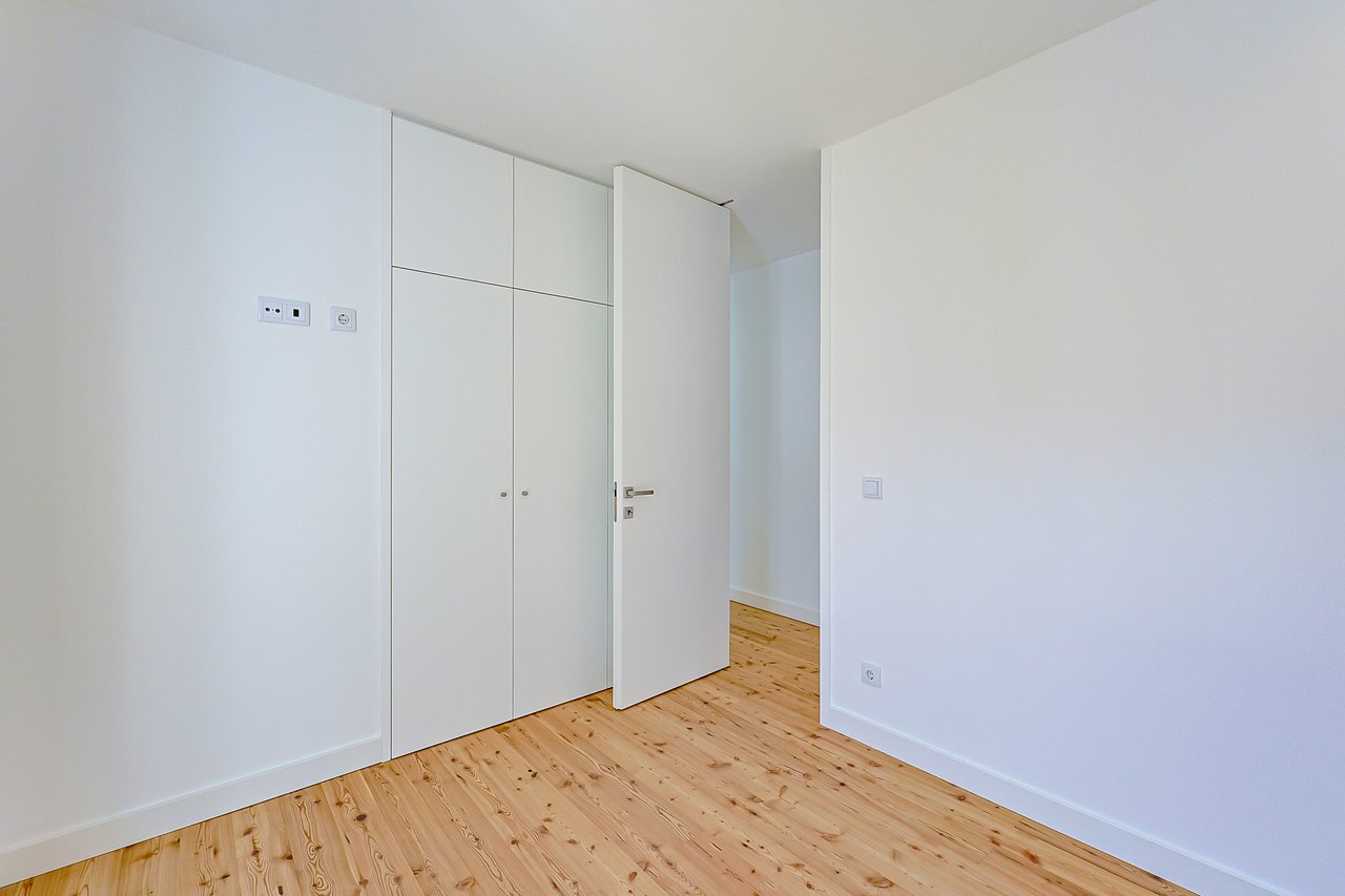 3 Bedroom Duplex with Sea View, Balcony & Private Lift in Monte Estoril