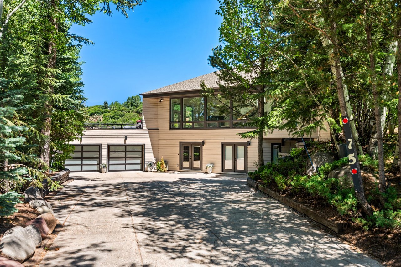 Designer Living with Unmatched Mountain Views