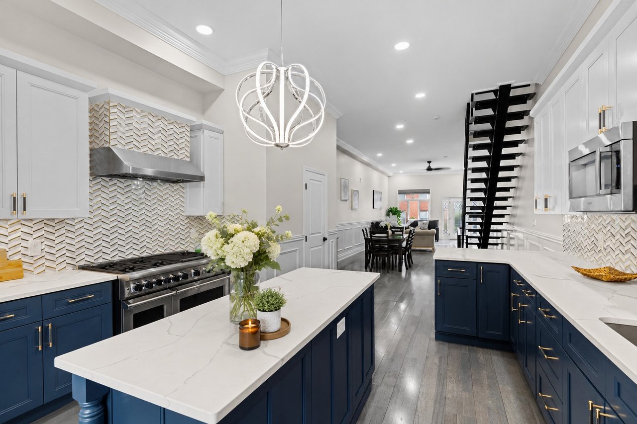 933 S 3rd St, Philadelphia, PA 19147