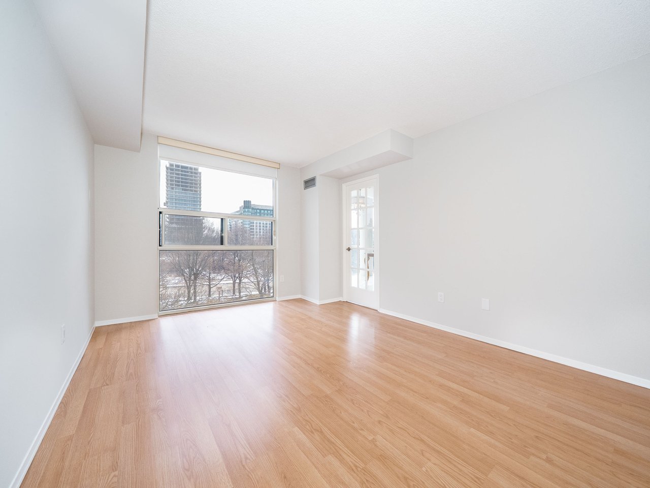 30 Harding Boulevard W, 404