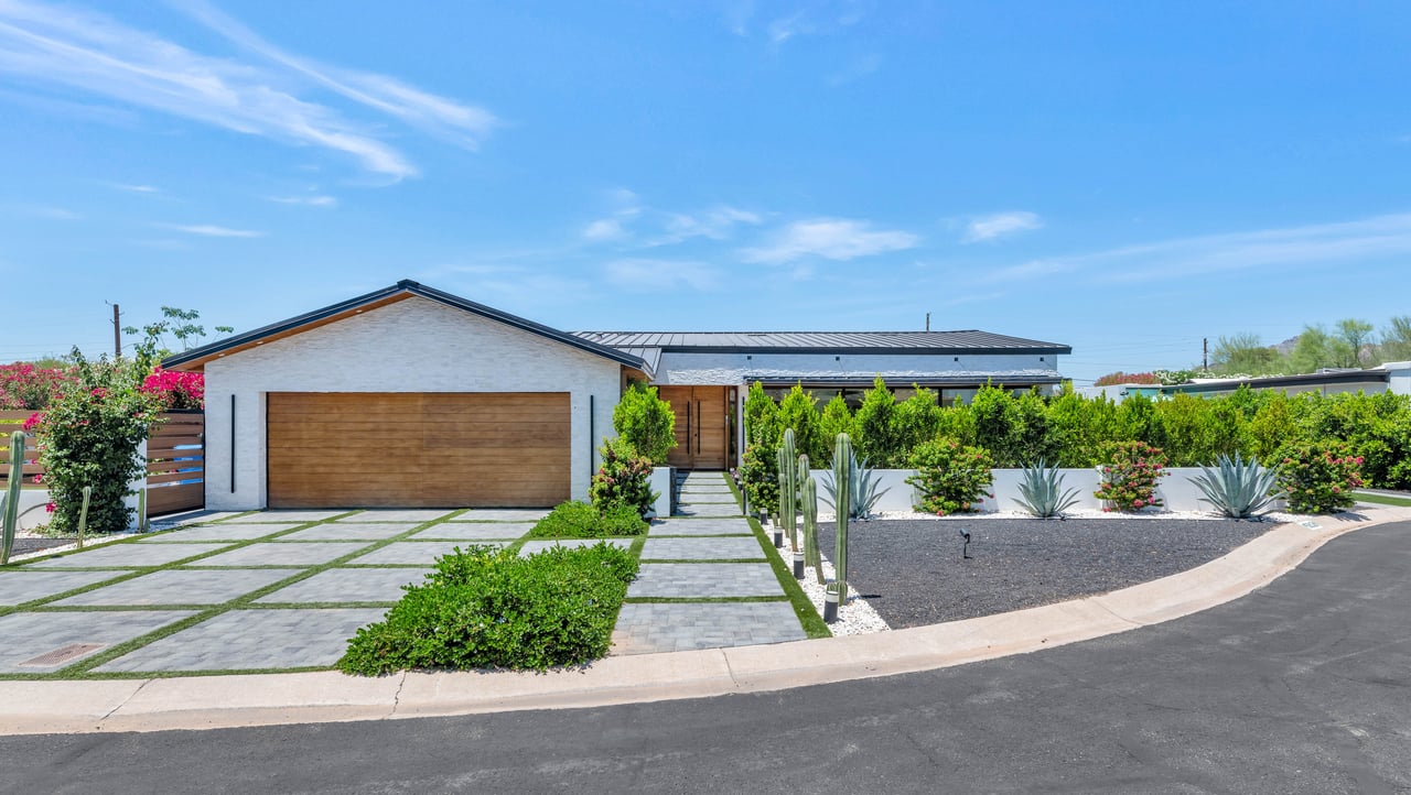 5812 N 44TH Place