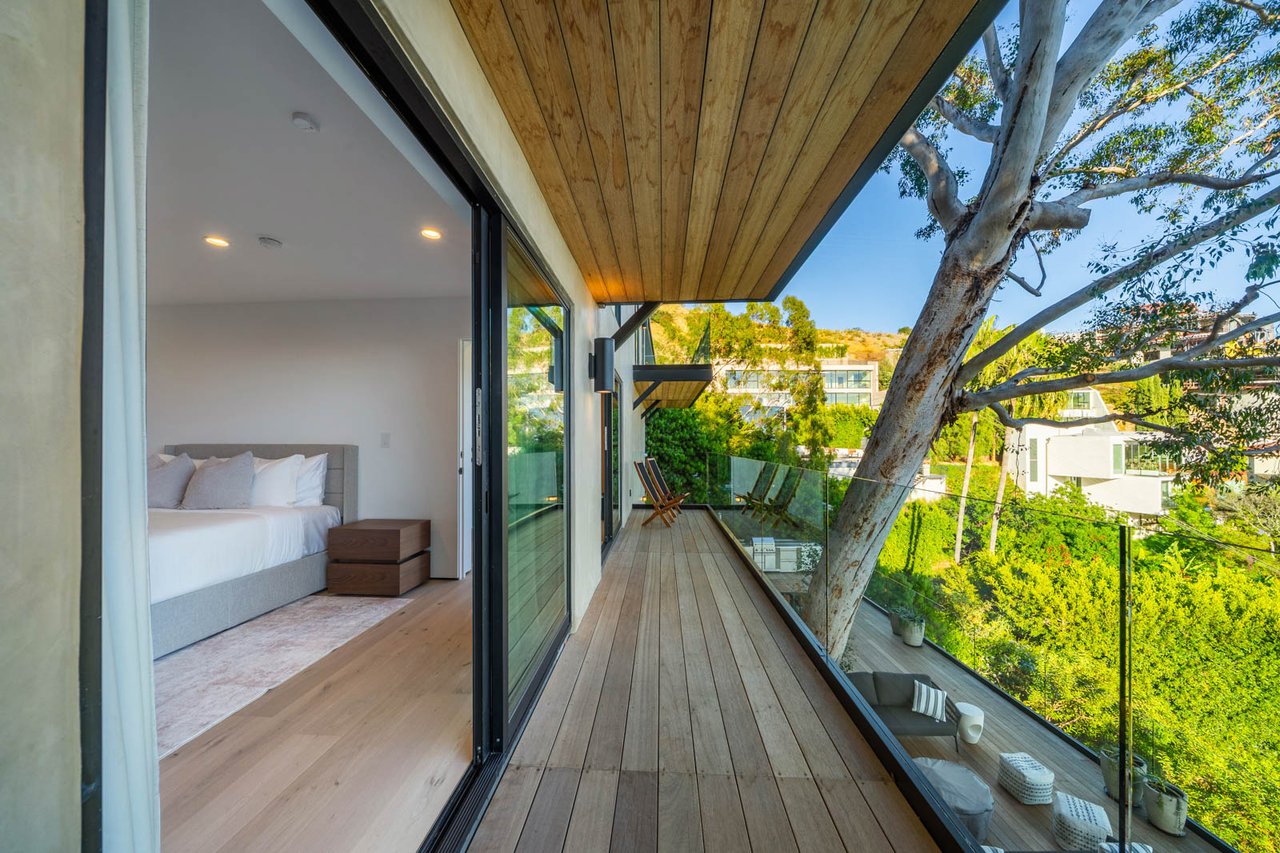 Hollywood Haven ⛰️