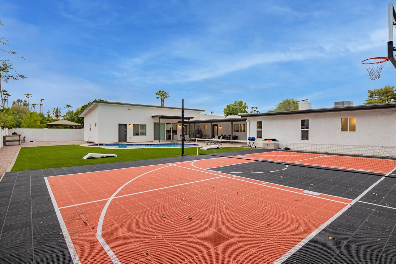 5839 E VOLTAIRE Avenue