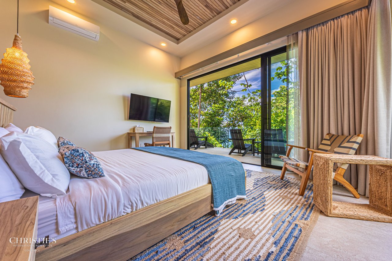 Luxury Estate in Escaleras — 5.5 Acres Majesty of Incredible Ocean Views 