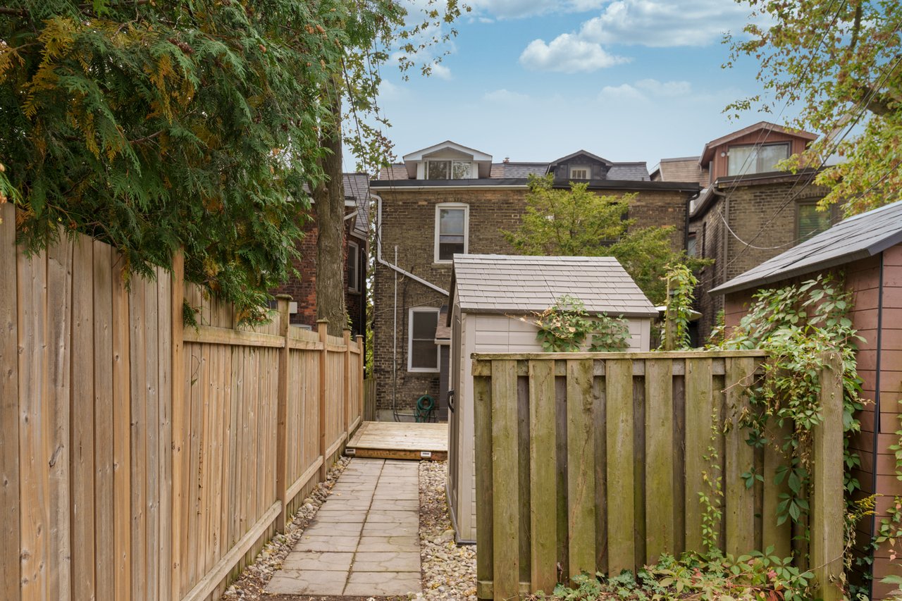 15 Indian Road Cres, Basement
