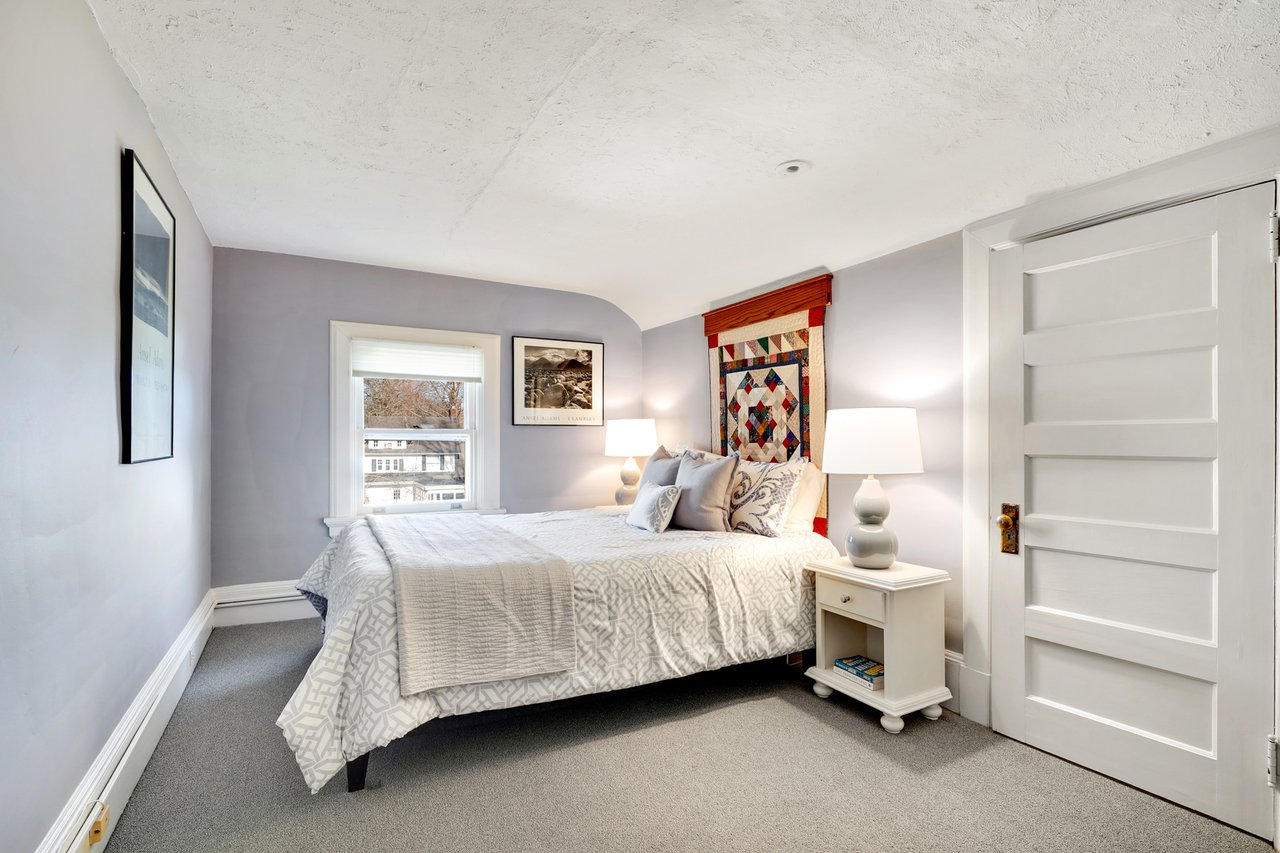 51 Curtis Pl