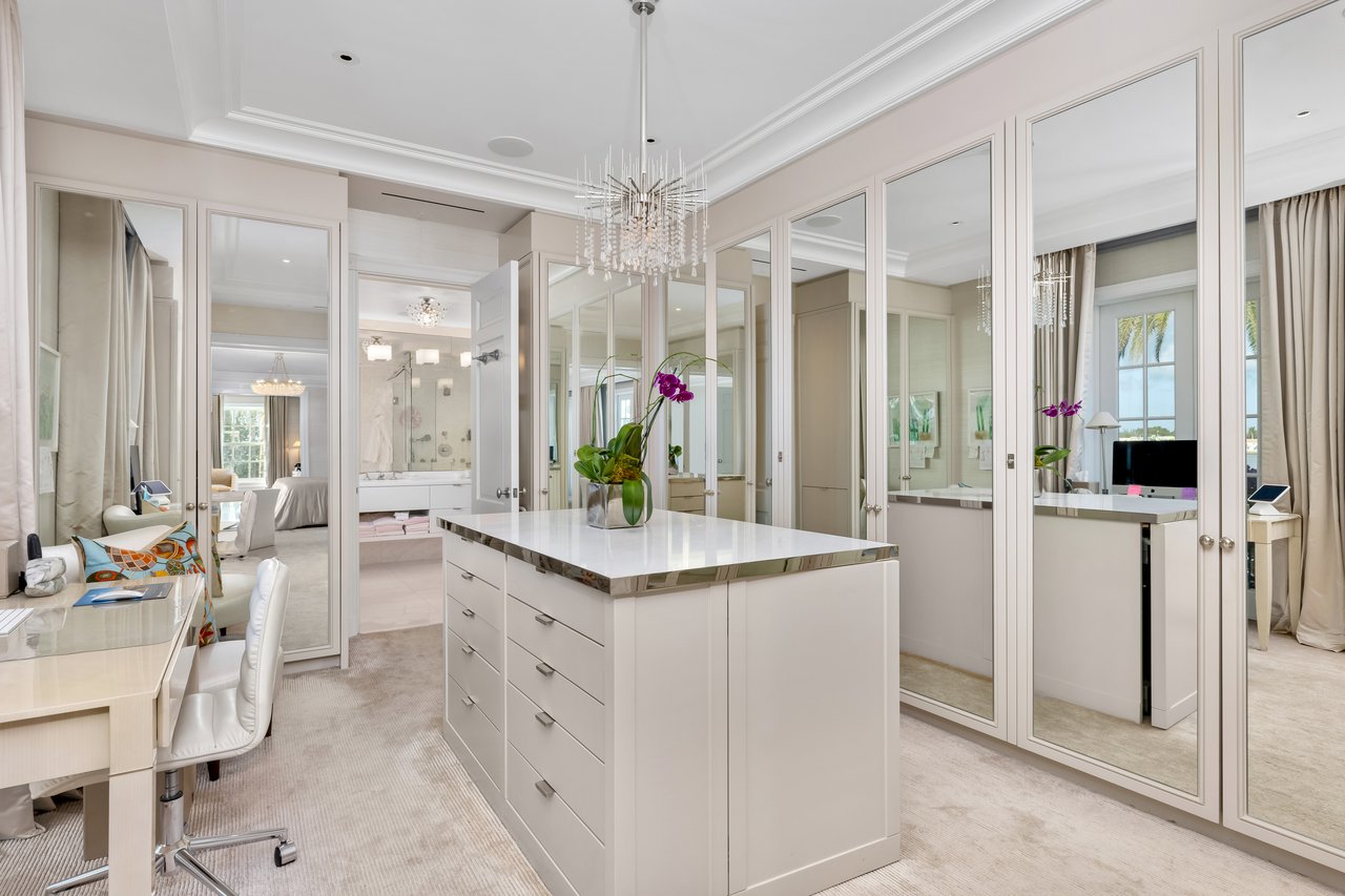 Georgian Waterfront Mansion on Everglades Island