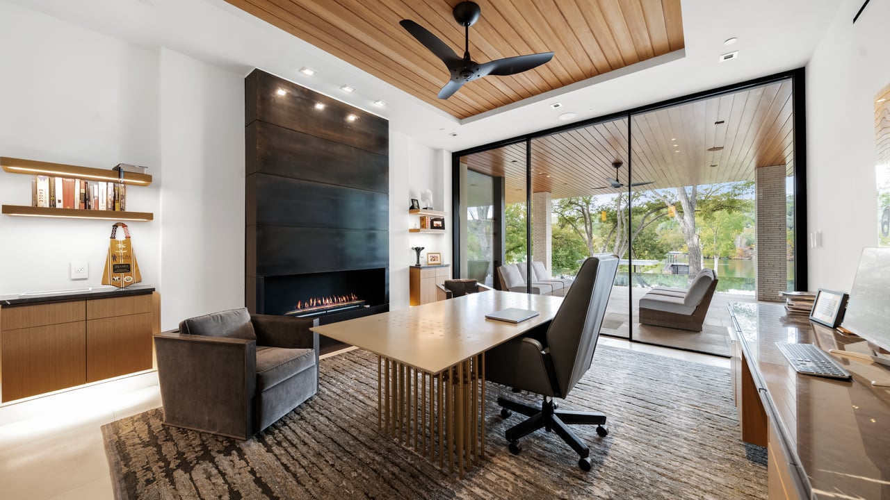 702 N Commons Ford Road