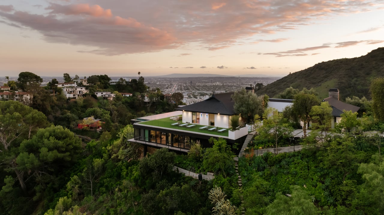 2402 Carman Crest Dr