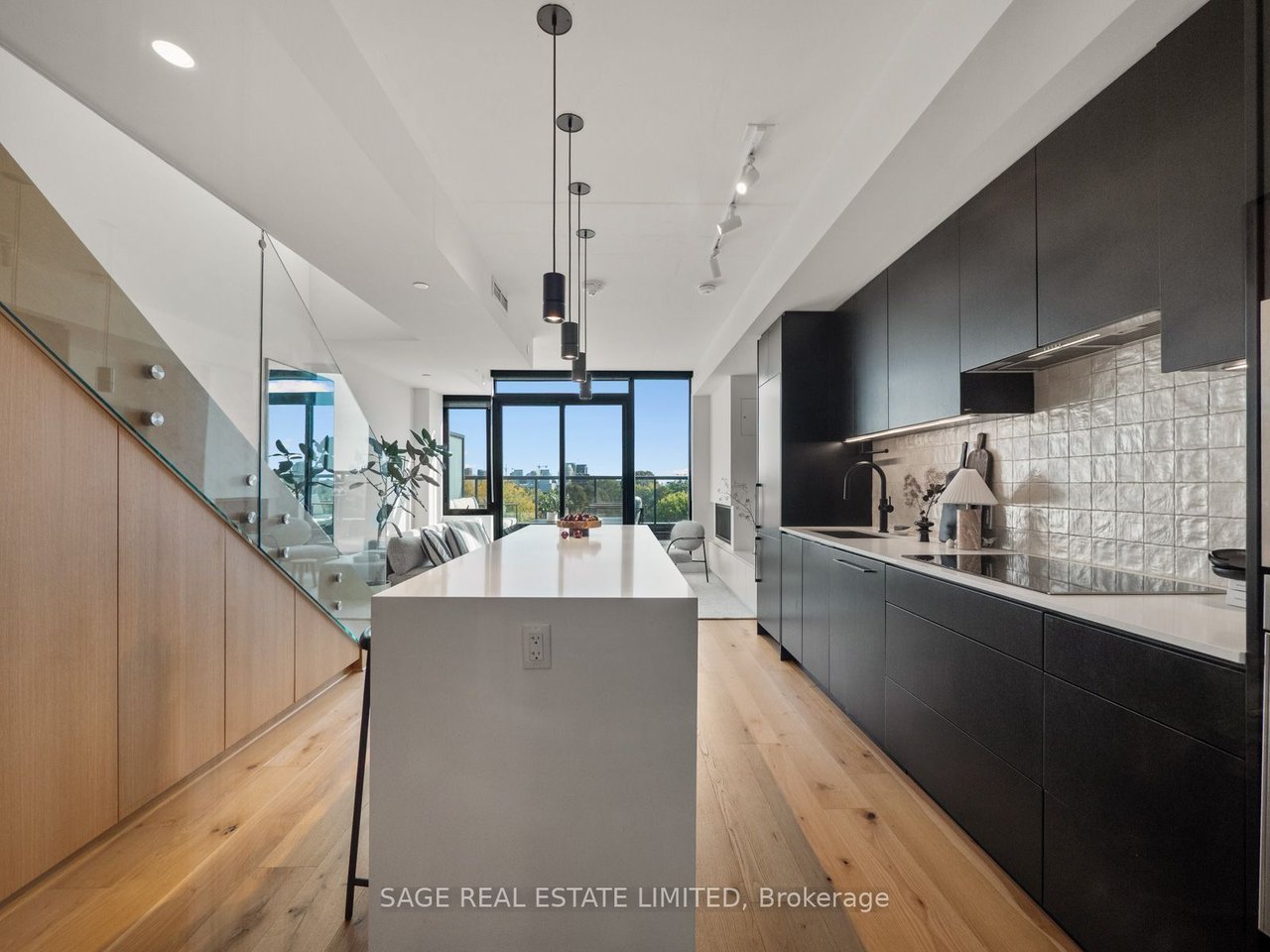 THE CARVALO ON COLLEGE PENTHOUSE