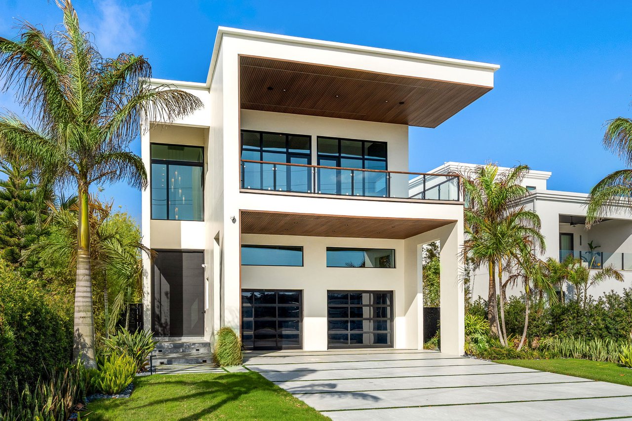 1194 N Peninsula Ave New Smyrna Beach, FL 32169