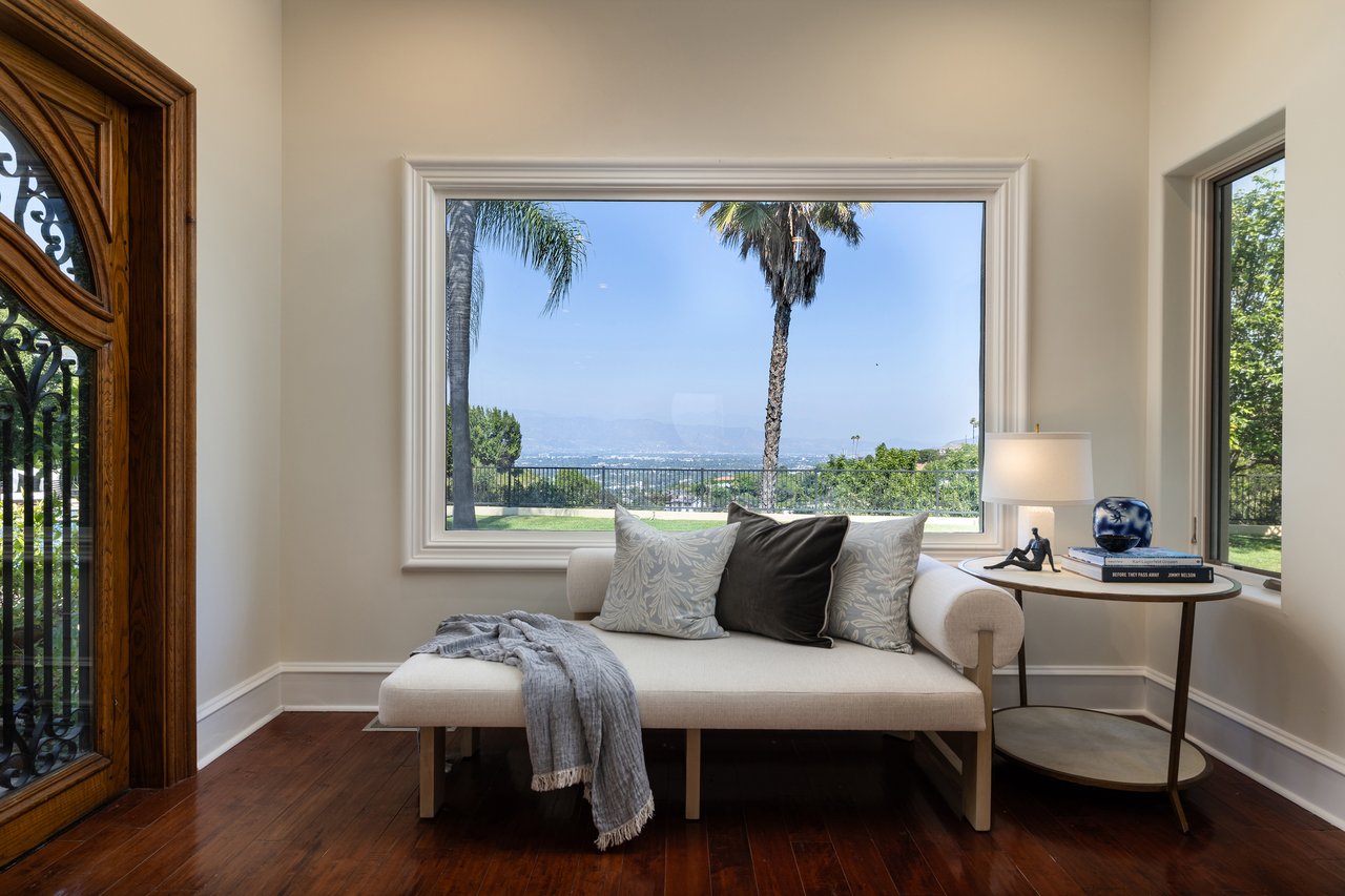 3364 Clerendon Rd, Beverly Hills