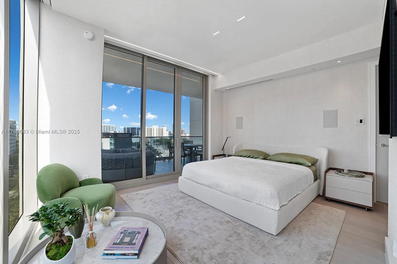 17975 Collins Ave #N701