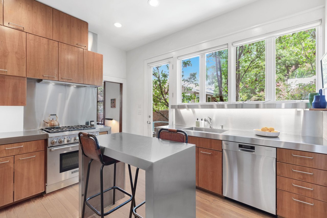 The Clarkesville Manor