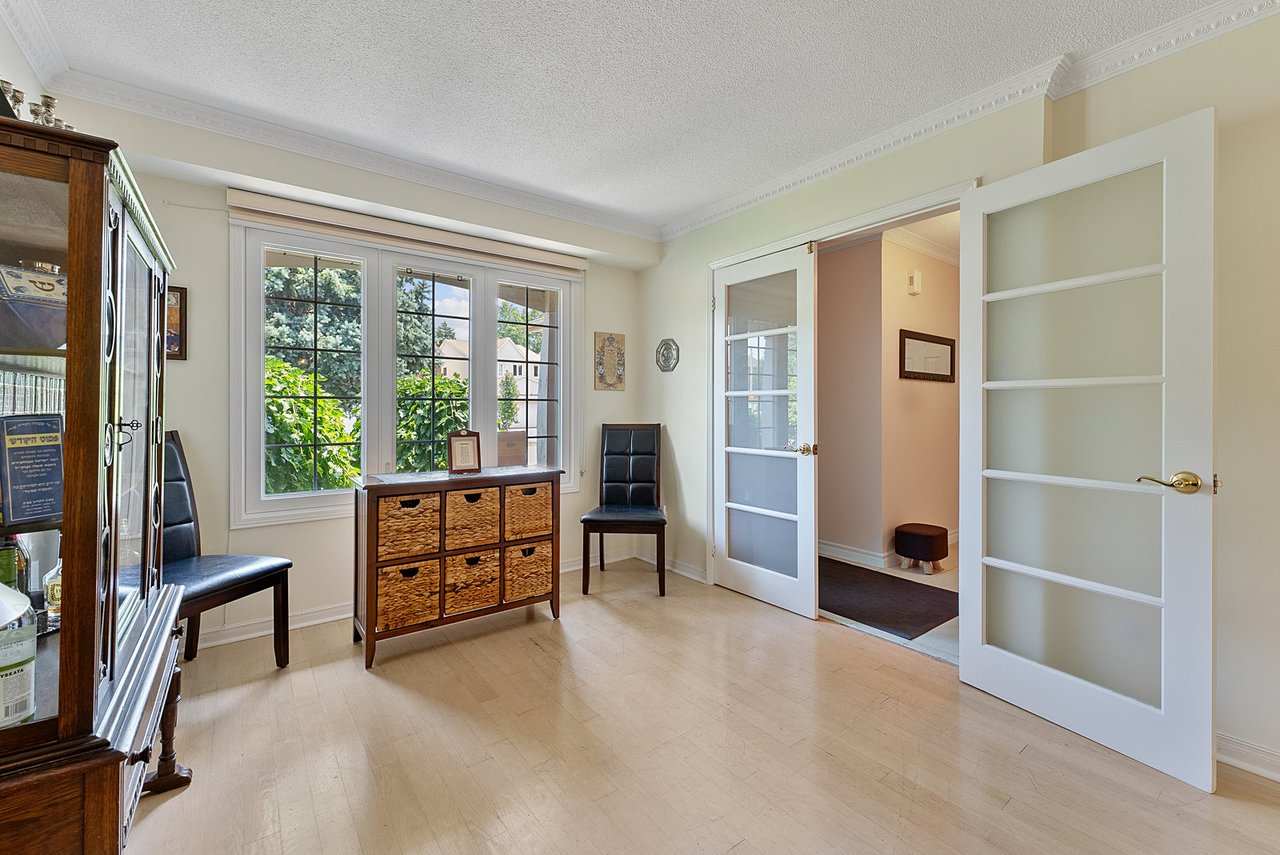 28 Thornway Ave