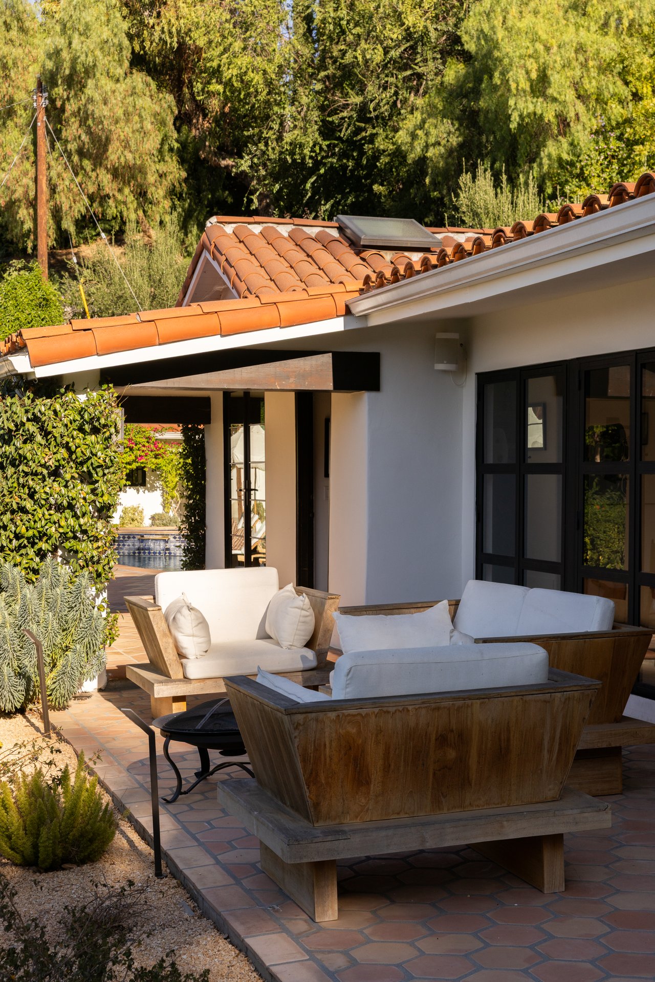 3646 Sunswept Dr, Studio City