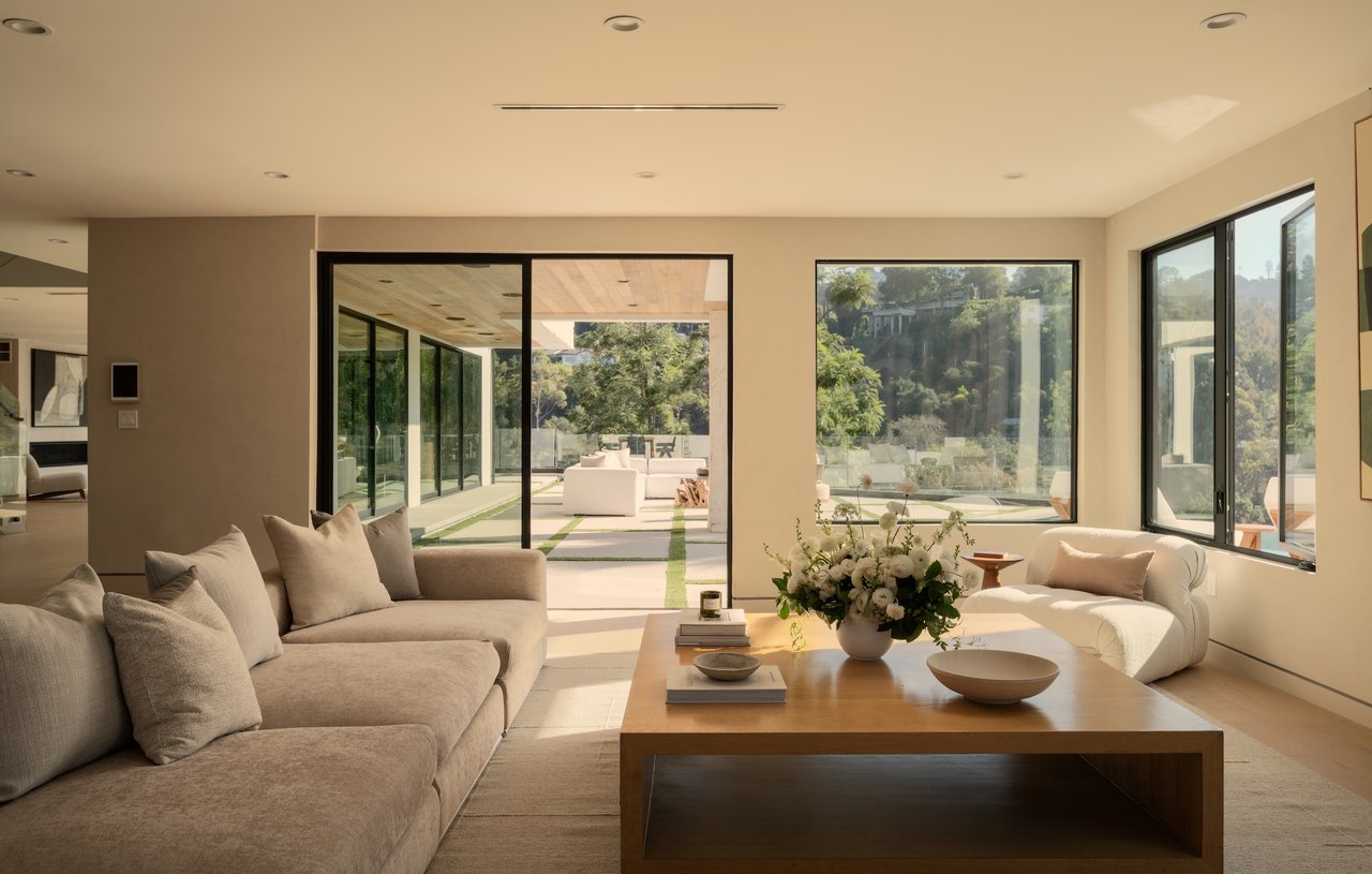 quintessential Hollywood Hills