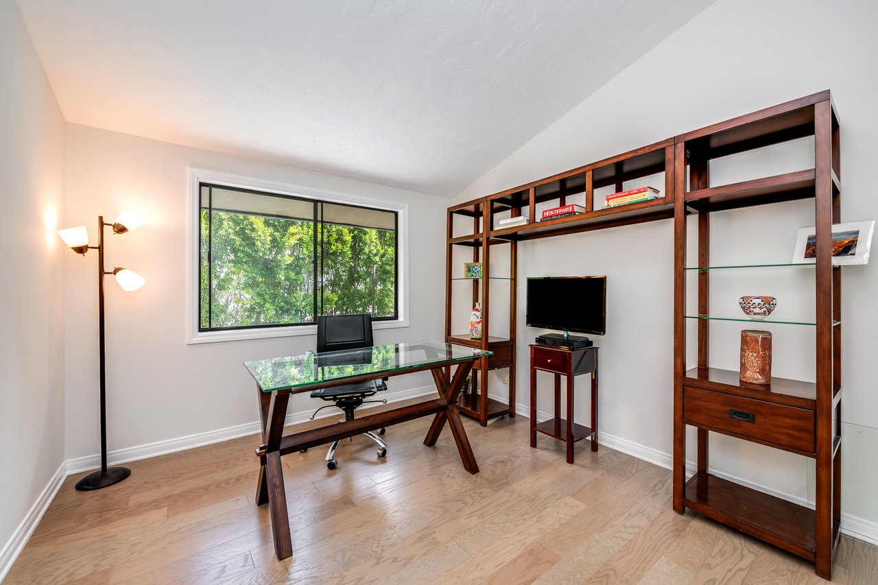 24417 Clipstone St, Woodland Hills 